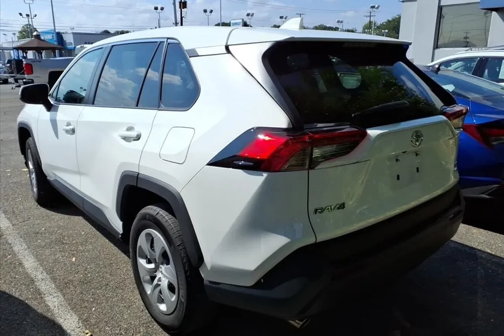 2024 Toyota RAV4 LE photo 1