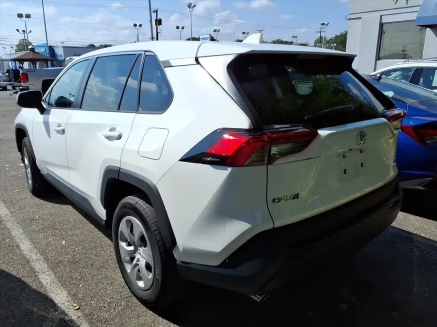 2024 Toyota RAV4 LE photo 1