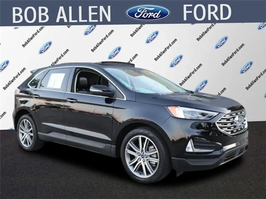 2022 Ford Edge Titanium photo 1