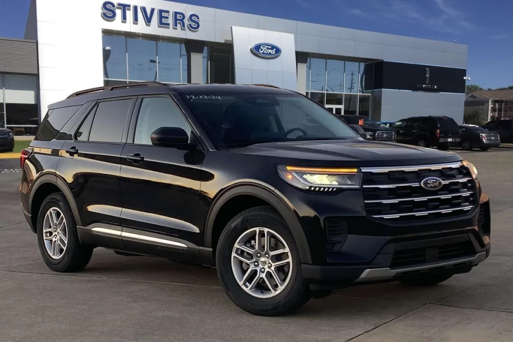 2025 Ford Explorer photo 1