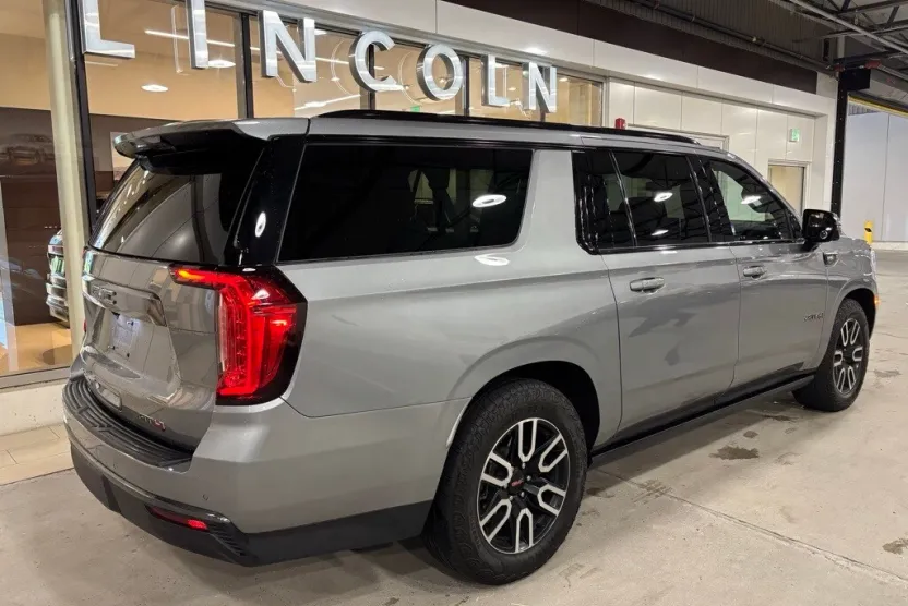 2023 Gmc Yukon XL AT4 photo 1