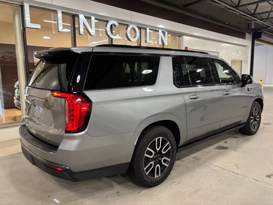 2023 Gmc Yukon XL AT4 photo 1