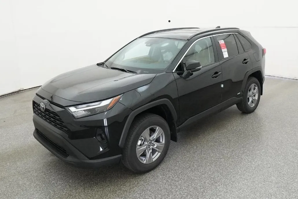 2025 Toyota RAV4 Hybrid XLE photo 1
