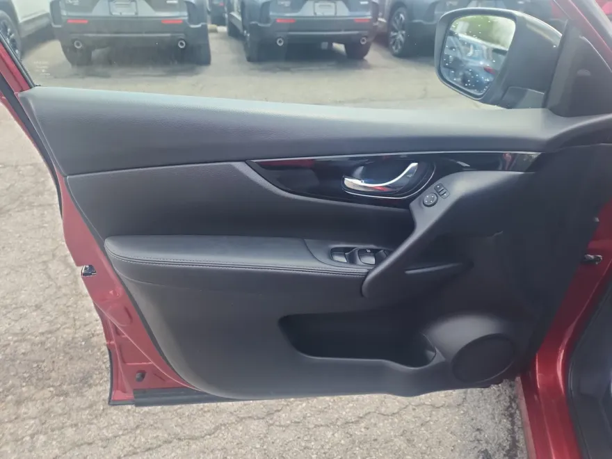 2020 Nissan Rogue Sport SV photo 1