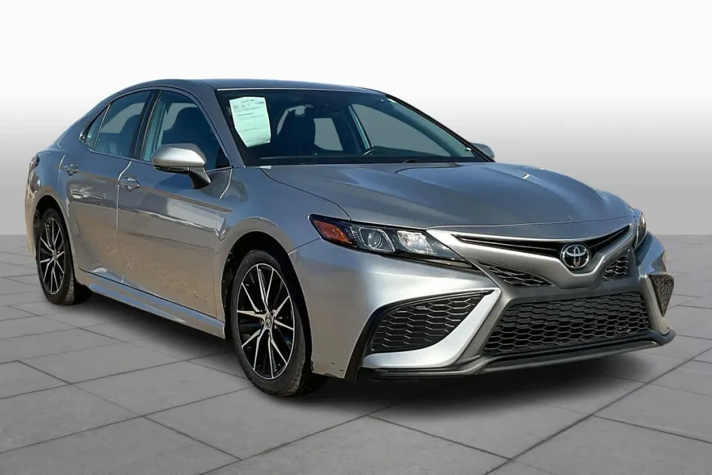 2022 Toyota Camry SE photo 1