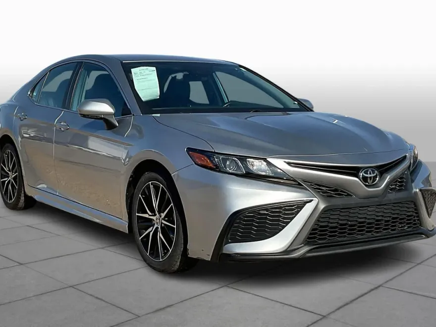 2022 Toyota Camry SE photo 1