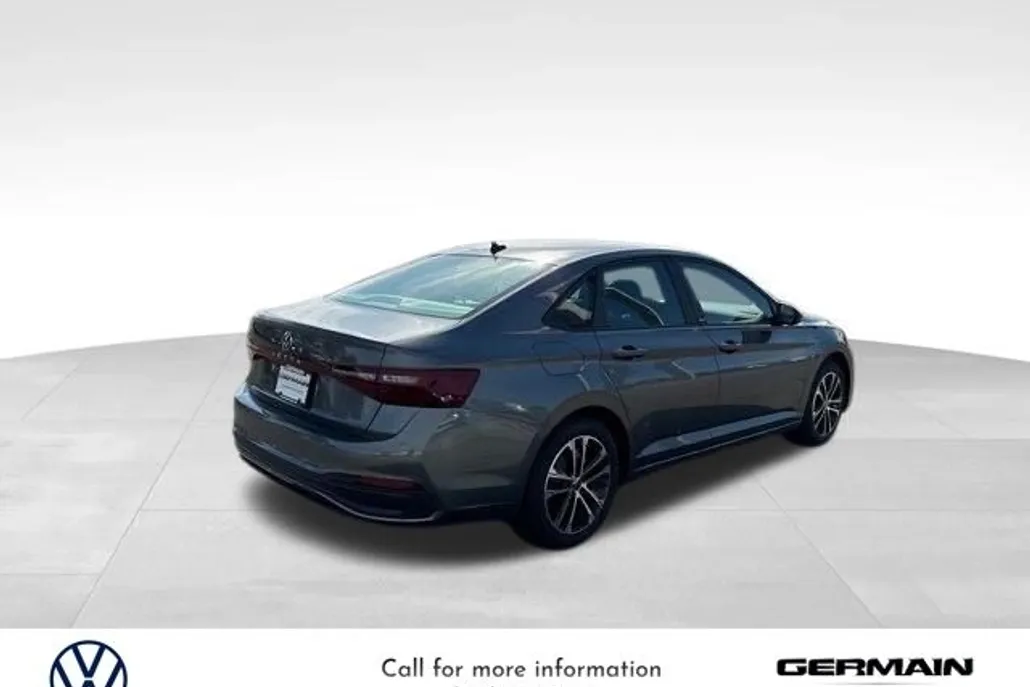 2025 Volkswagen Taos SE photo 1