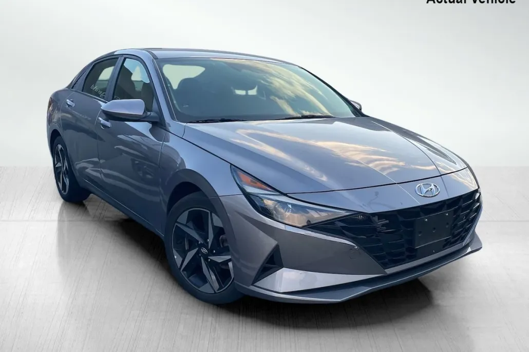 2023 Hyundai Elantra SEL photo 1