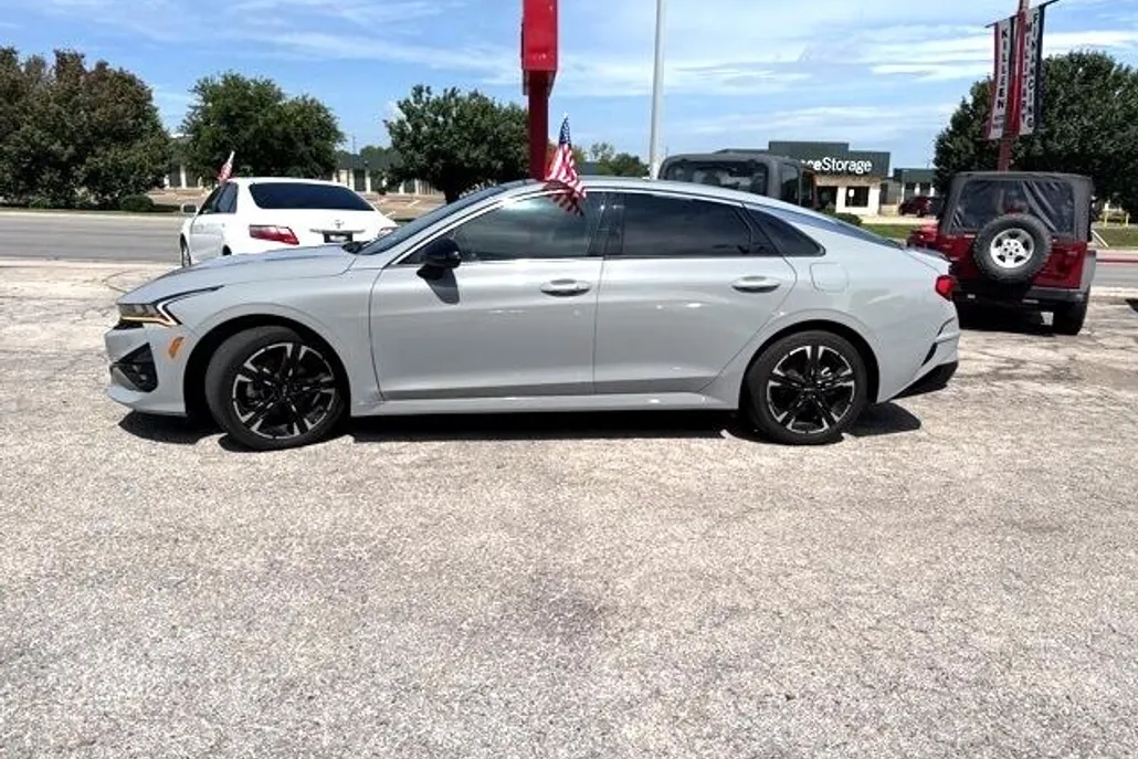 2022 Kia K5 GT-Line photo 1