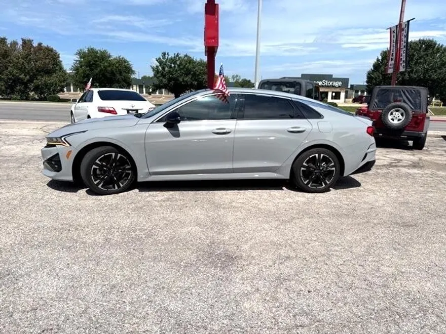 2022 Kia K5 GT-Line photo 1