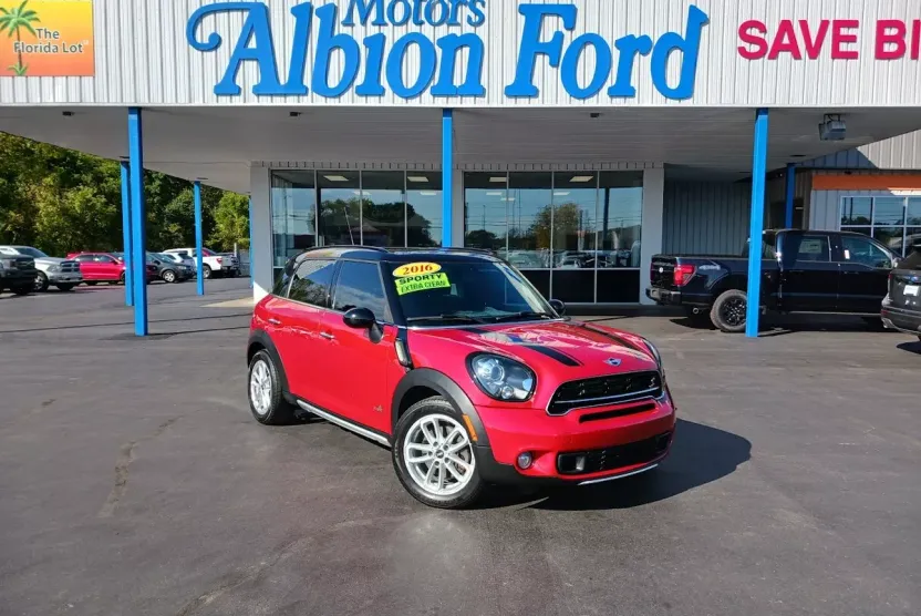 2016 Mini Cooper S ALL4 photo 1