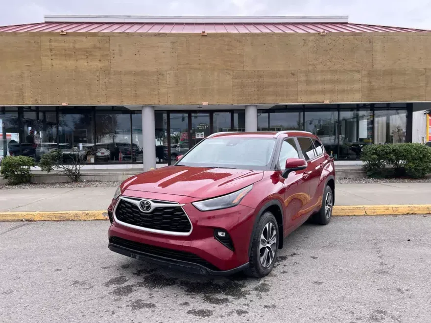 2023 Toyota Highlander XLE photo 1