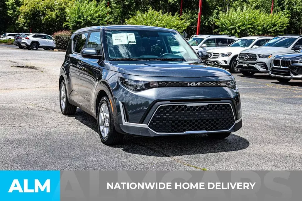 2023 Kia Soul LX photo 1