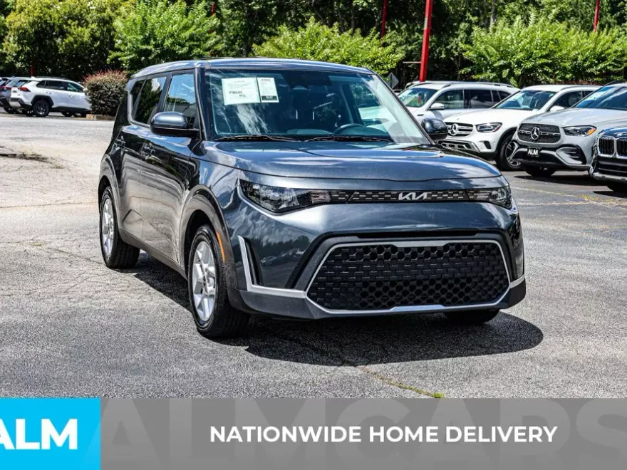 2023 Kia Soul LX photo 1