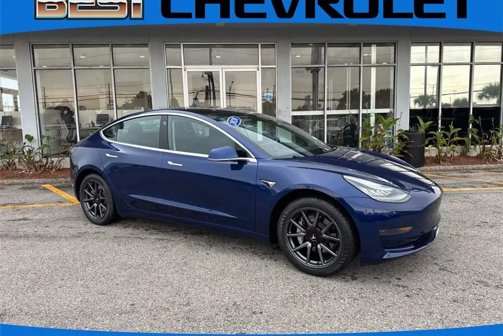 2020 Tesla Model 3 Standard Range Plus photo 1