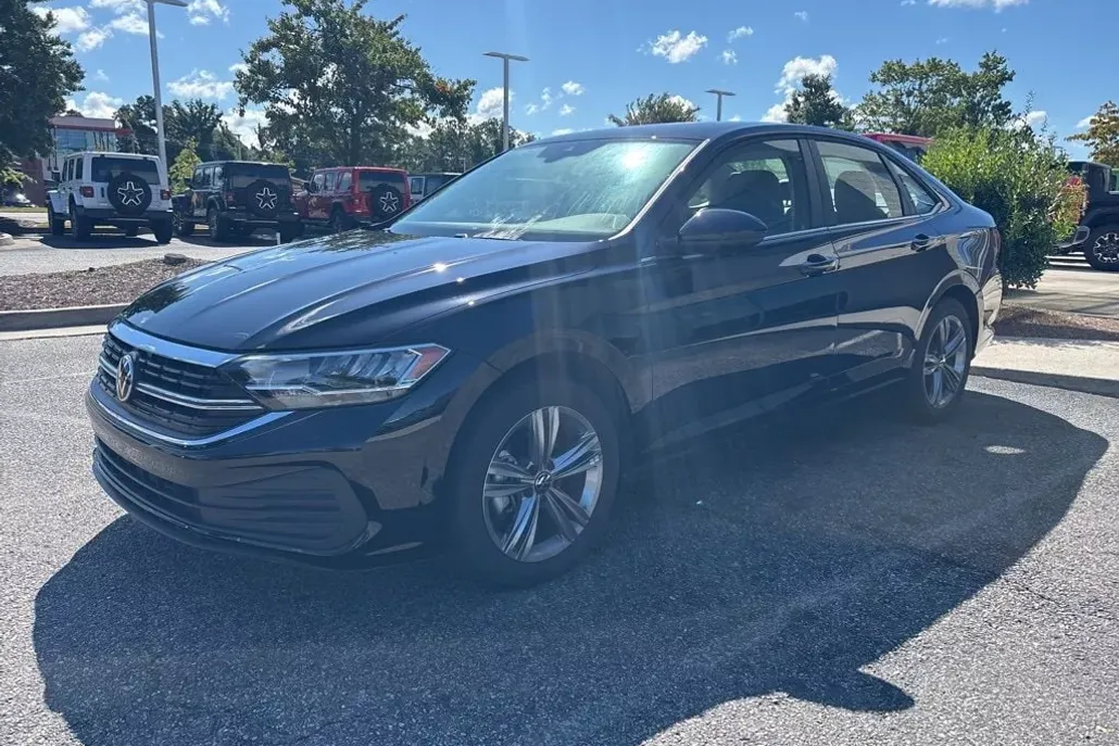 2023 Volkswagen Jetta 1.5T SE photo 1