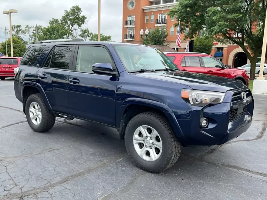 2021 Toyota 4Runner SR5 photo 1