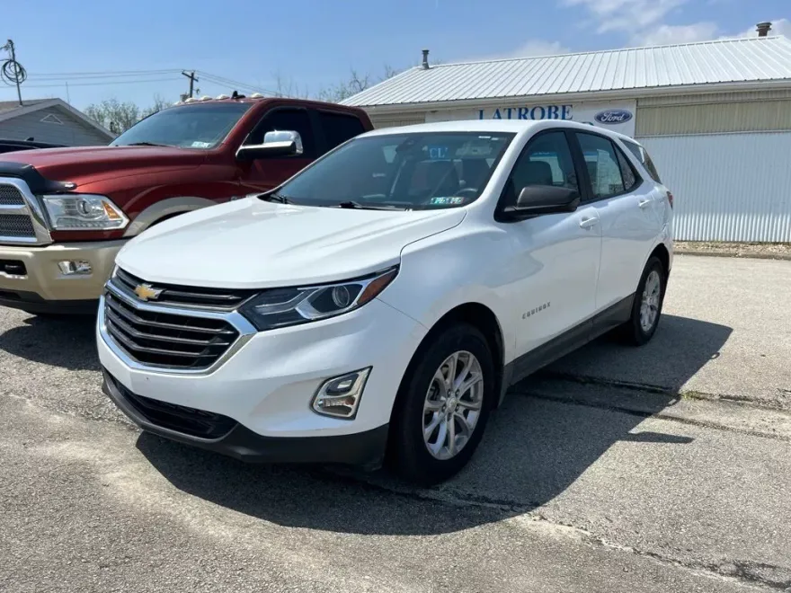 2021 Chevrolet Equinox LS photo 1