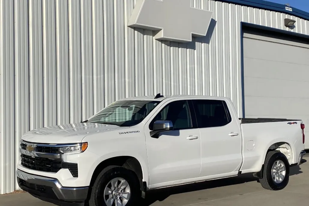 2023 Chevrolet Silverado 1500 LT photo 1