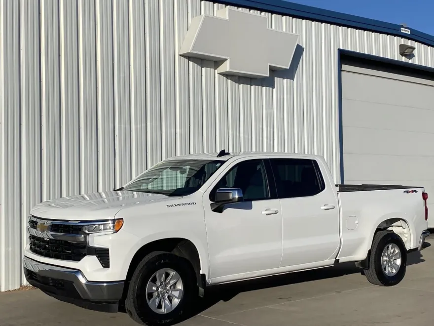 2023 Chevrolet Silverado 1500 LT photo 1