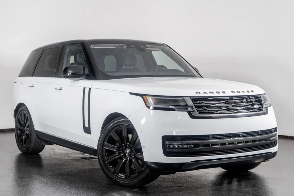 2023 Land Rover Range Rover SE photo 1