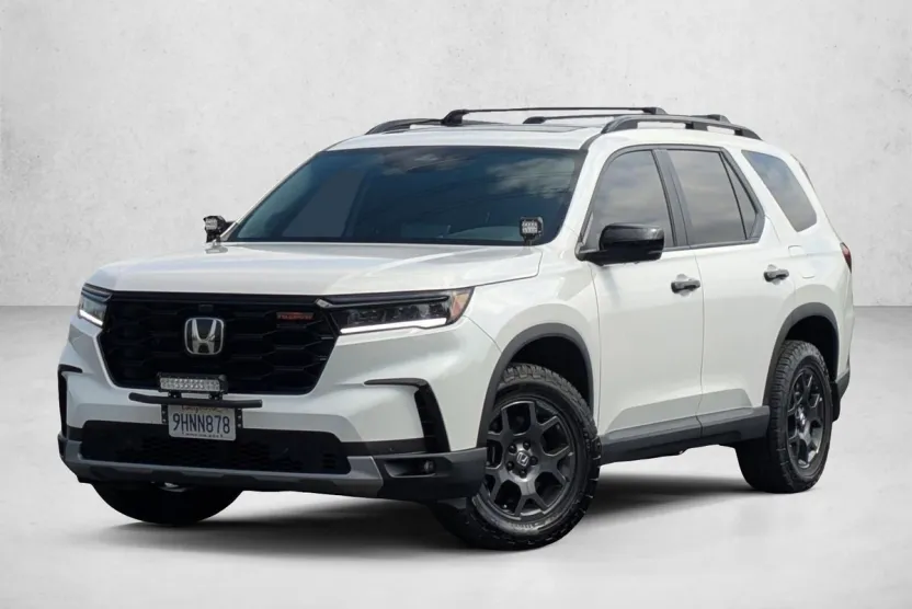 2023 Honda Pilot TrailSport photo 1