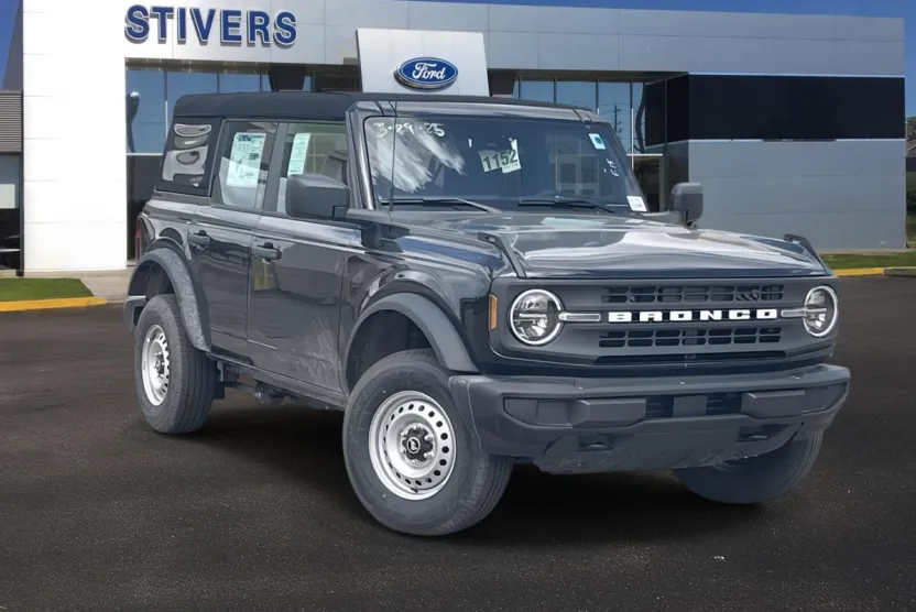 2025 Ford Bronco Base photo 1