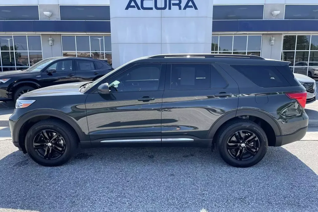 2022 Ford Explorer XLT photo 1