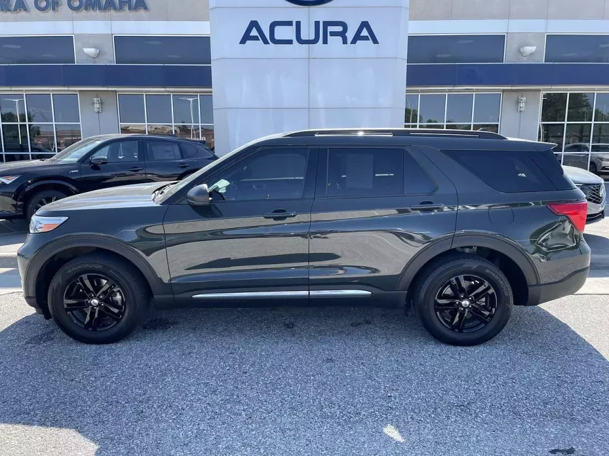 2022 Ford Explorer XLT photo 1
