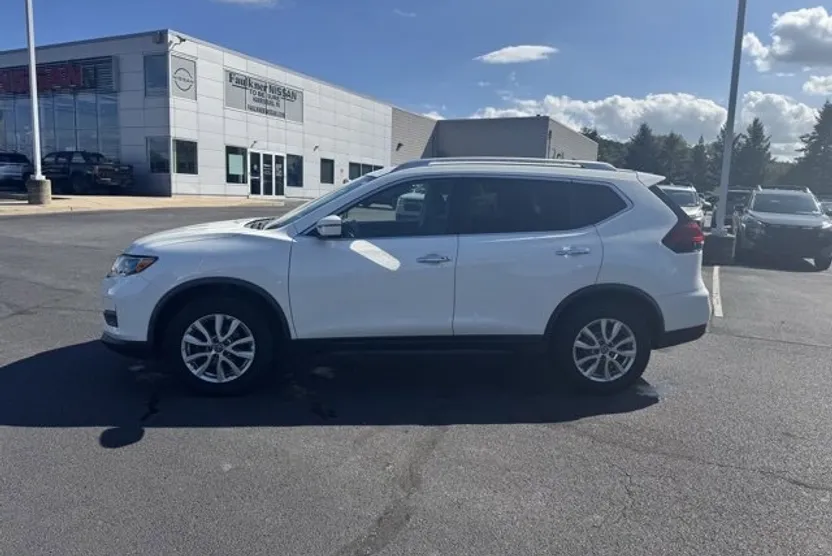 2020 Nissan Rogue SV photo 1
