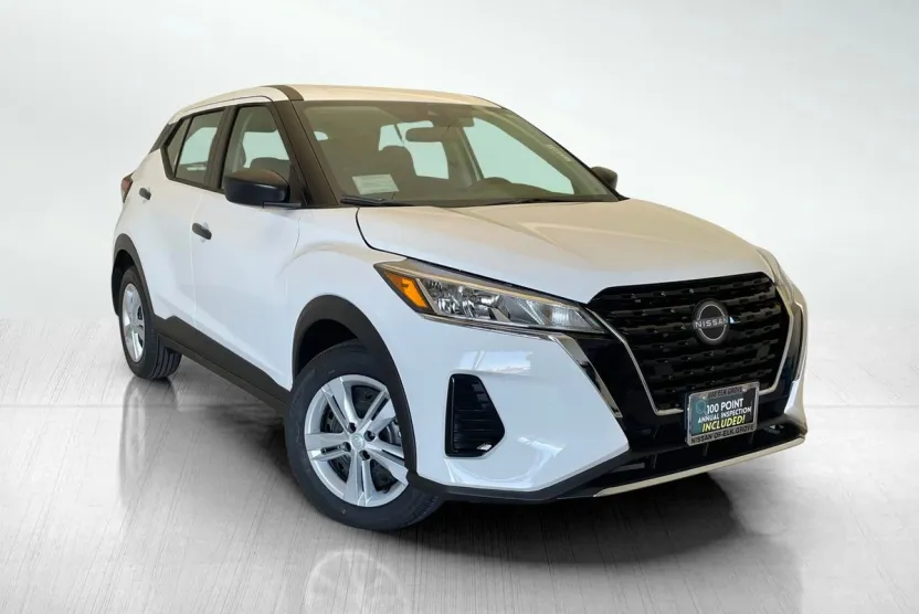2025 Nissan Kicks Play S photo 1