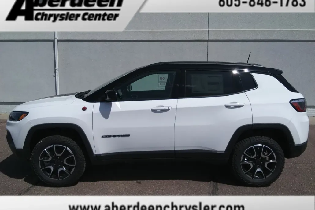 2025 Jeep Compass Trailhawk photo 1