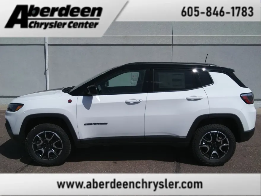 2025 Jeep Compass Trailhawk photo 1