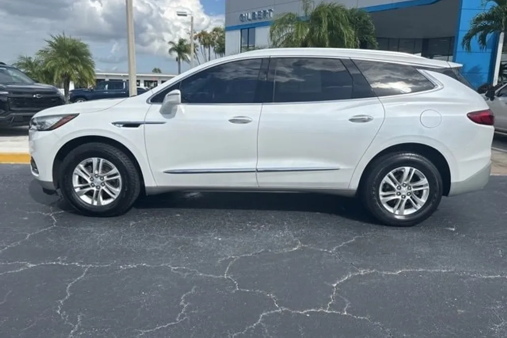 2018 Buick Enclave Essence photo 1