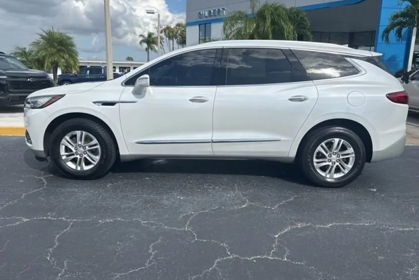 2018 Buick Enclave Essence photo 1
