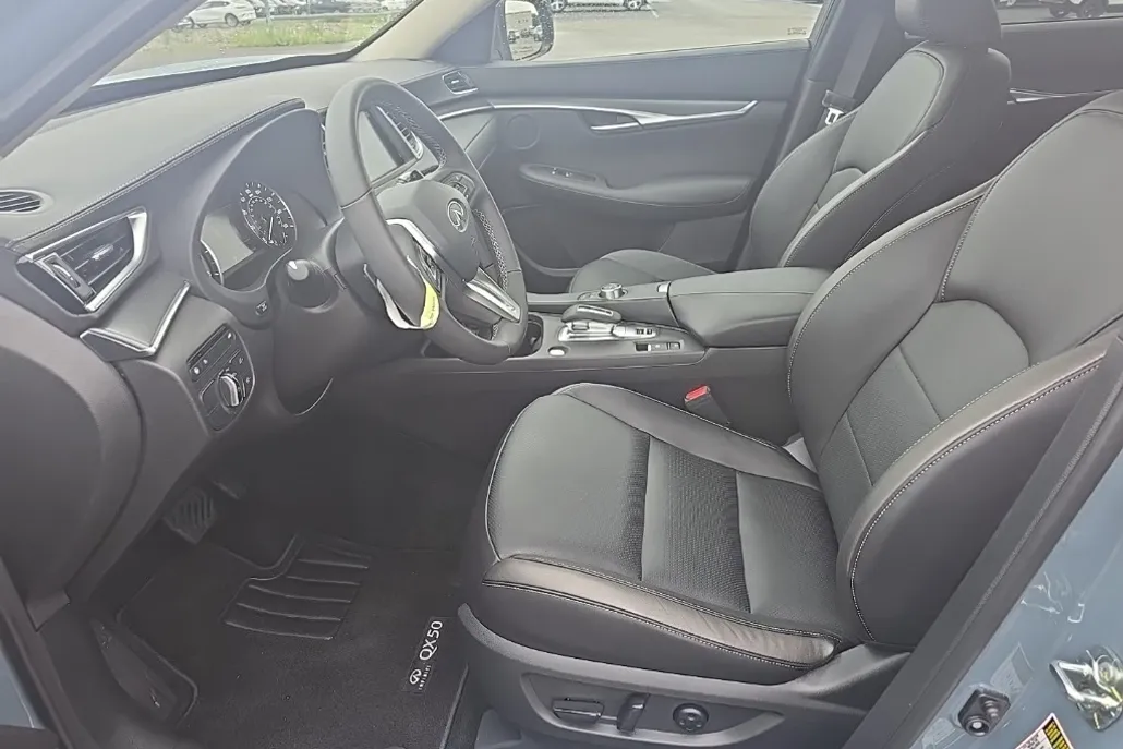 2025 Infiniti QX50 Luxe AWD photo 1