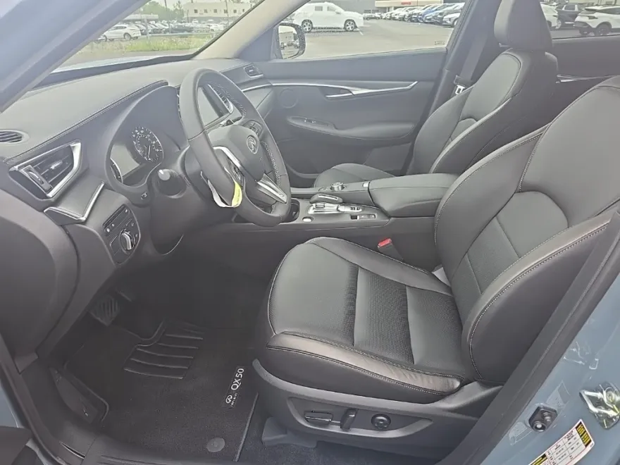 2025 Infiniti QX50 Luxe AWD photo 1