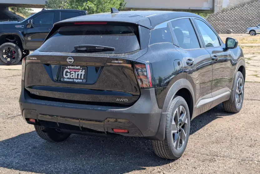 2025 Nissan Kicks SV photo 1