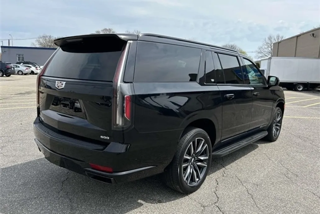 2022 Cadillac Escalade ESV Sport photo 1