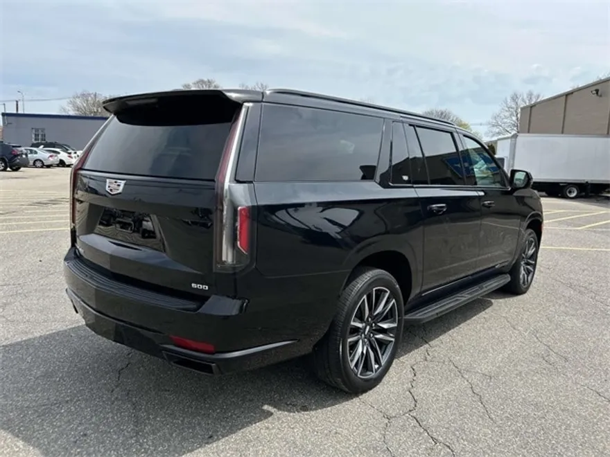 2022 Cadillac Escalade ESV Sport photo 1