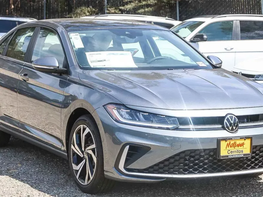 2025 Volkswagen Jetta SEL photo 1
