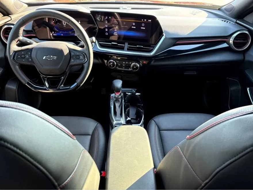 2025 Chevrolet Trax photo 1