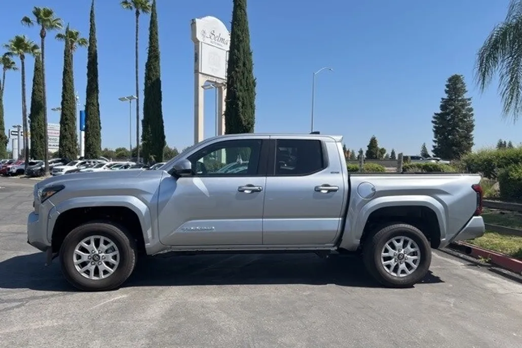 2024 Toyota Tacoma SR5 4x4 photo 1