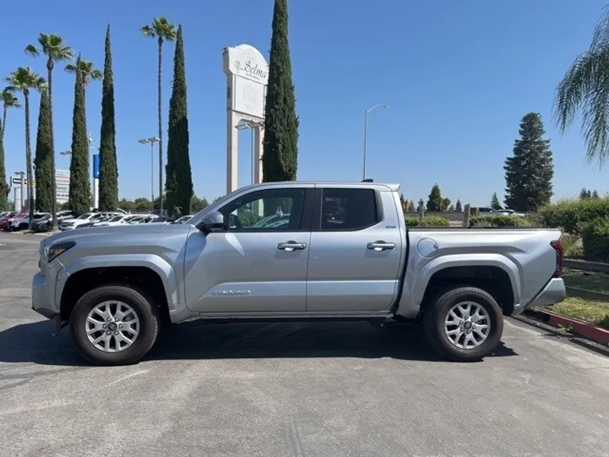 2024 Toyota Tacoma SR5 4x4 photo 1