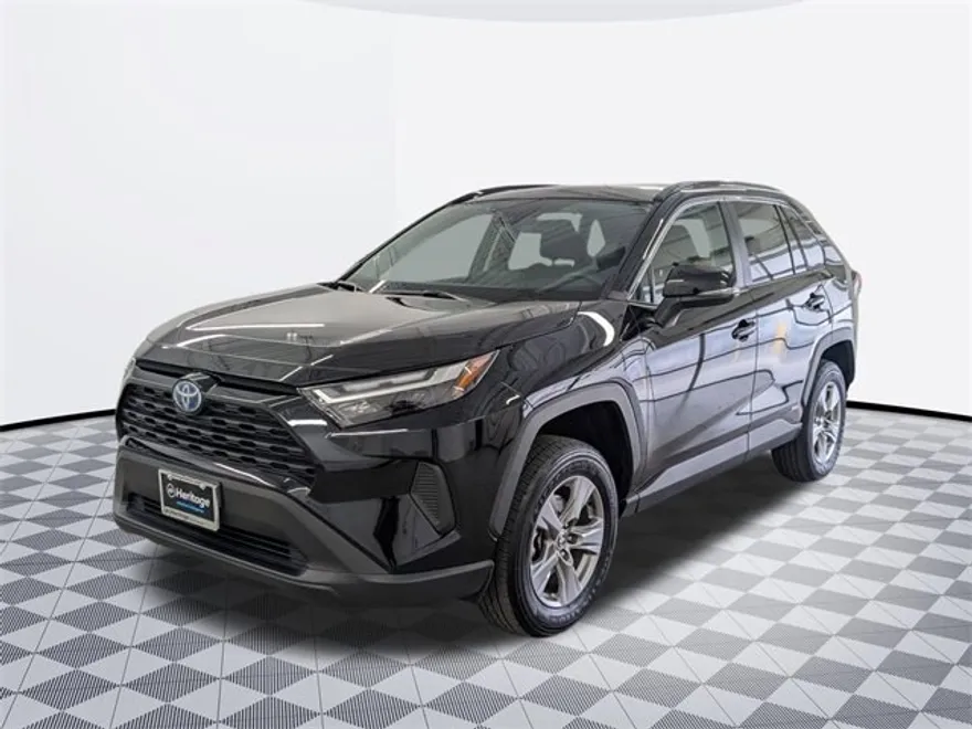 2024 Toyota RAV4 Hybrid XLE photo 1