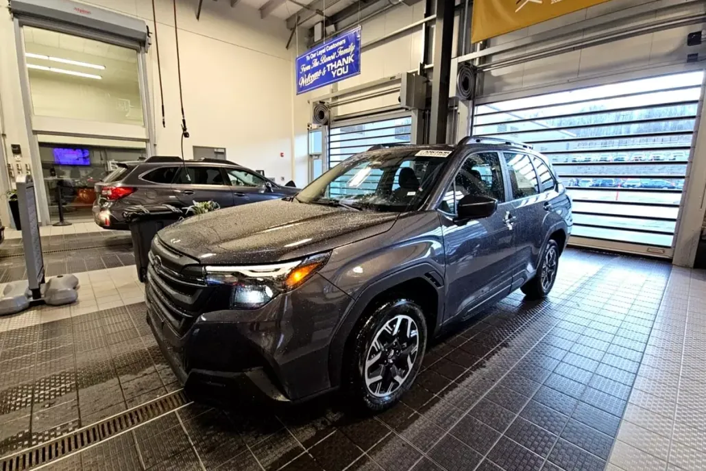 2025 Subaru Forester Base photo 1