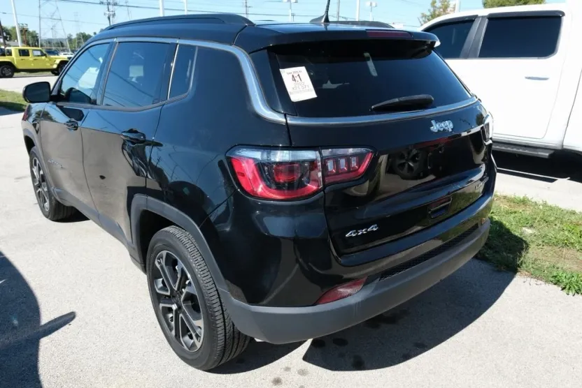 2022 Jeep Compass Limited photo 1