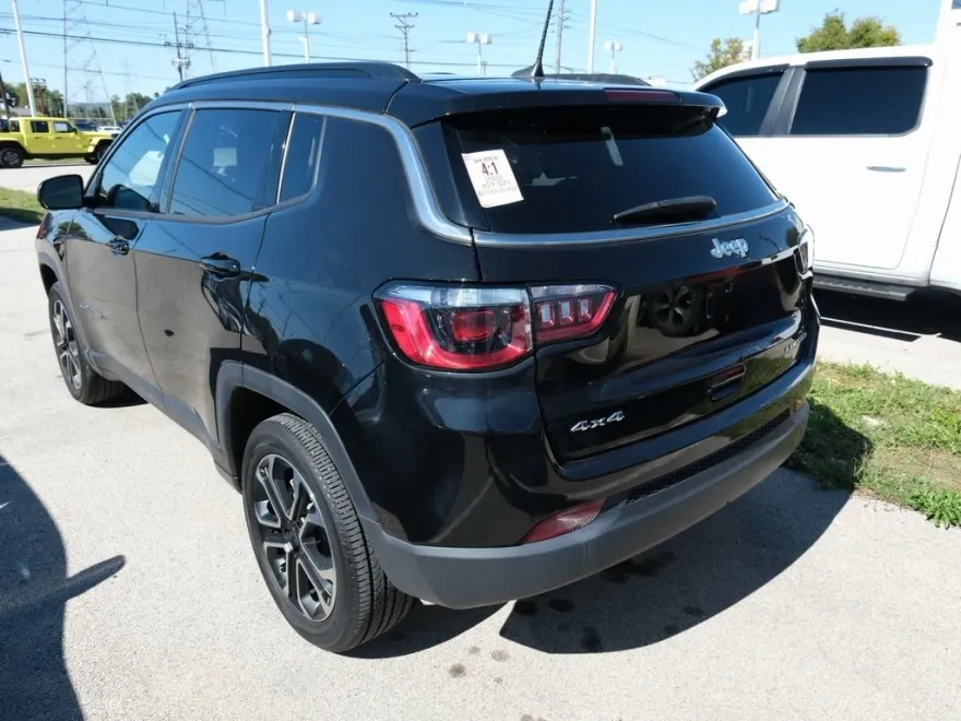 2022 Jeep Compass Limited photo 1