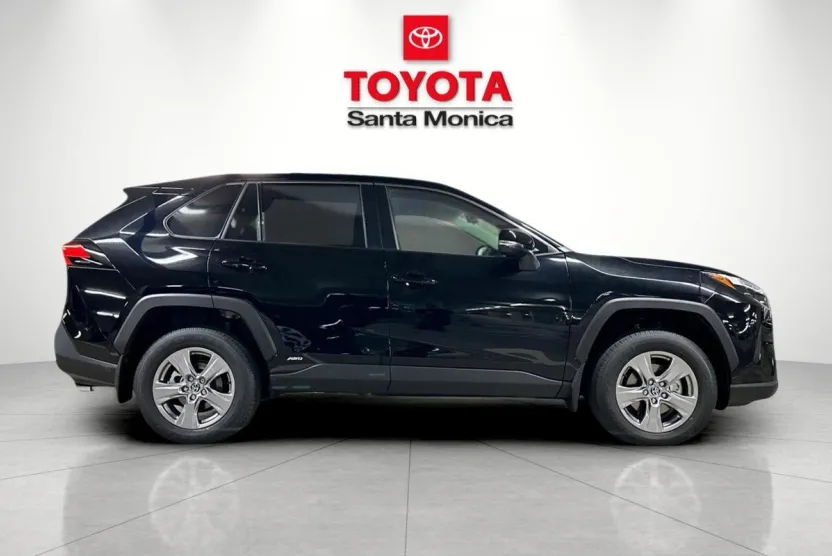 2025 Toyota RAV4 Hybrid LE photo 1
