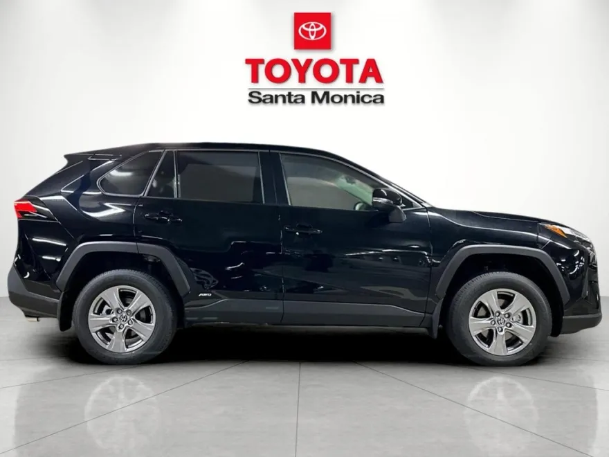 2025 Toyota RAV4 Hybrid LE photo 1
